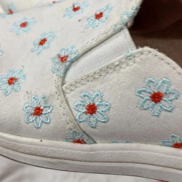 CLARKS CLOUDSTEPPERS WO SIZE 8.5  SLIP ON MULES  WHITE WITH BLUE DAISIES CLEAN - Picture 13 of 14